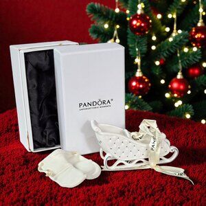 Pandora 2014 Sleigh ornament, new in box with drawsting bag in sleigh